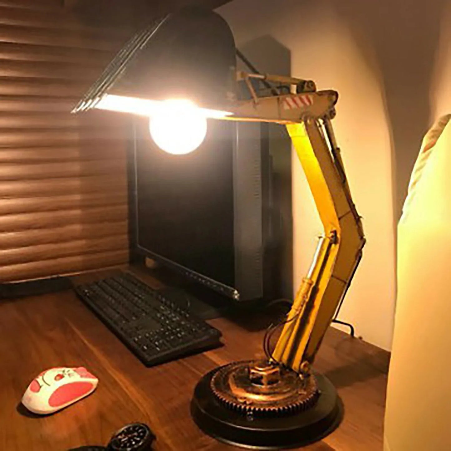 Unique Digger Excavator Arm Desk Lamp